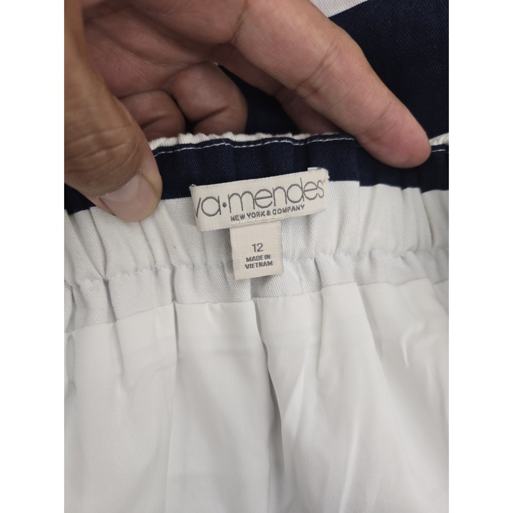 Eva Mendes New York Co. Navy & White Skirt Size 12, visible run line outside - Picture 11 of 11